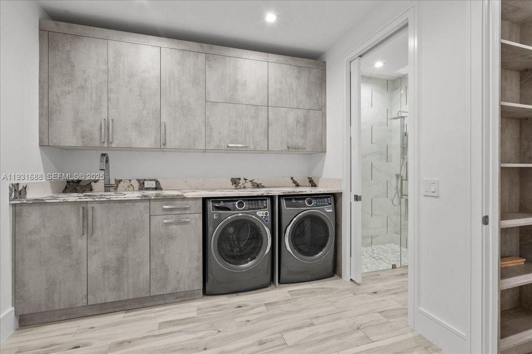 For Sale: $5,850,000 (4 beds, 6 baths, 5745 Square Feet)