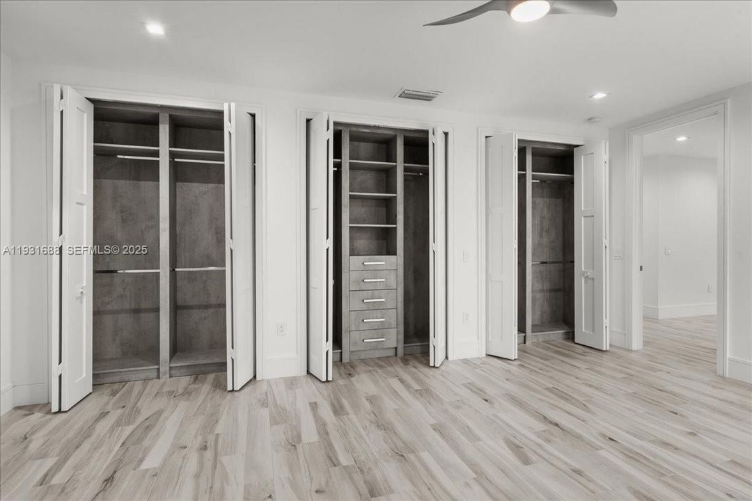 For Sale: $5,850,000 (4 beds, 6 baths, 5745 Square Feet)