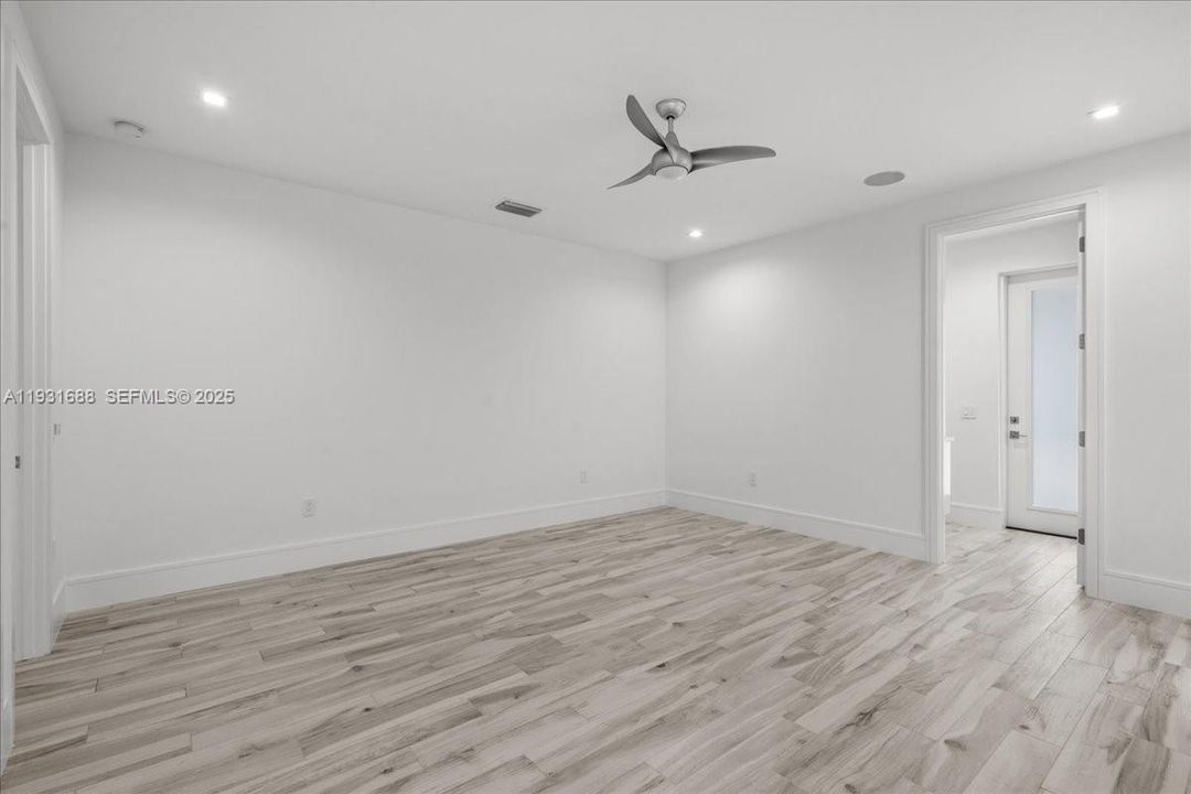 For Sale: $5,850,000 (4 beds, 6 baths, 5745 Square Feet)