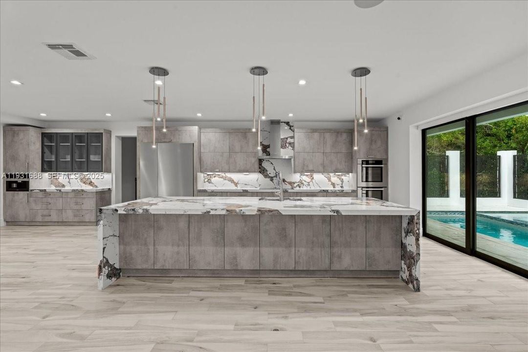 For Sale: $5,850,000 (4 beds, 6 baths, 5745 Square Feet)