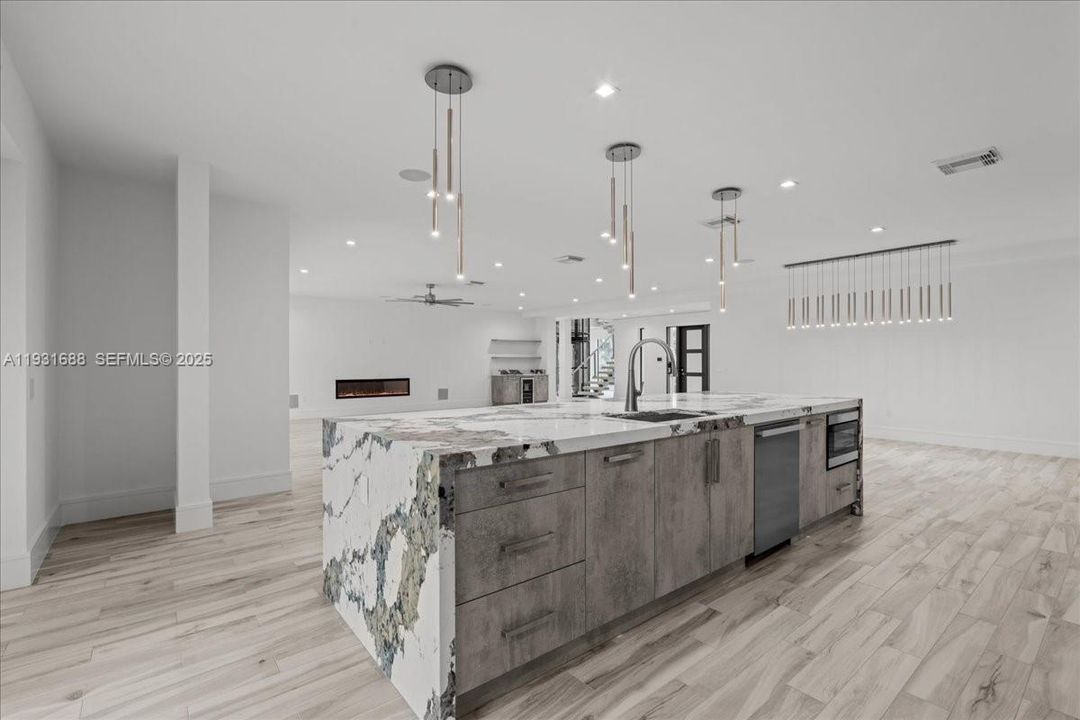 For Sale: $5,850,000 (4 beds, 6 baths, 5745 Square Feet)