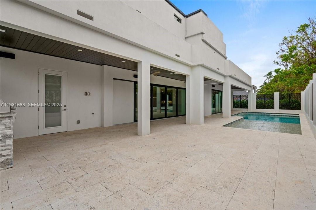 For Sale: $5,850,000 (4 beds, 6 baths, 5745 Square Feet)