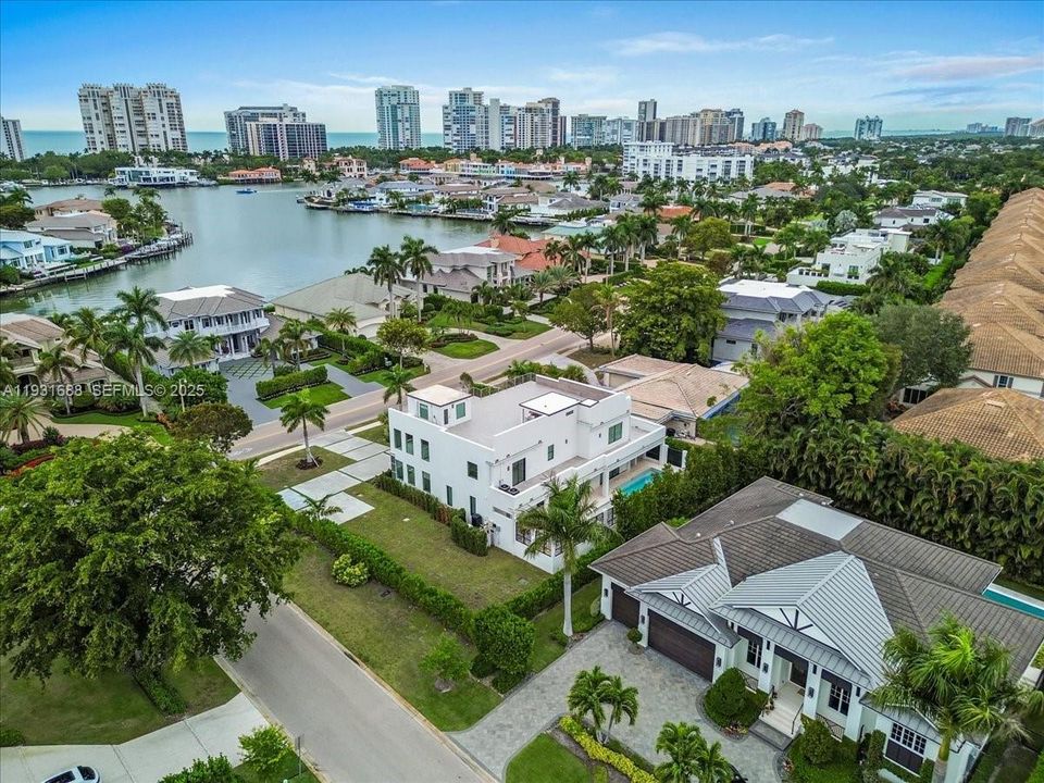 For Sale: $5,850,000 (4 beds, 6 baths, 5745 Square Feet)