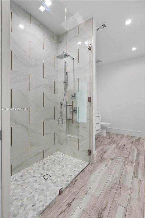 For Sale: $5,850,000 (4 beds, 6 baths, 5745 Square Feet)