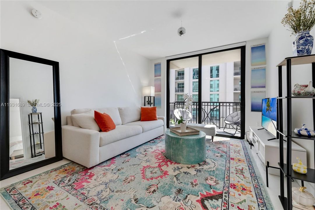 На продажу: $850,000 (2 спален, 2 ванн, 895 Квадратных фут)