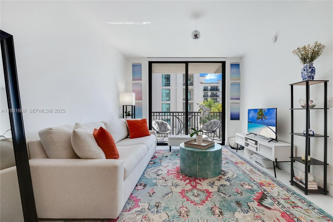 На продажу: $850,000 (2 спален, 2 ванн, 895 Квадратных фут)