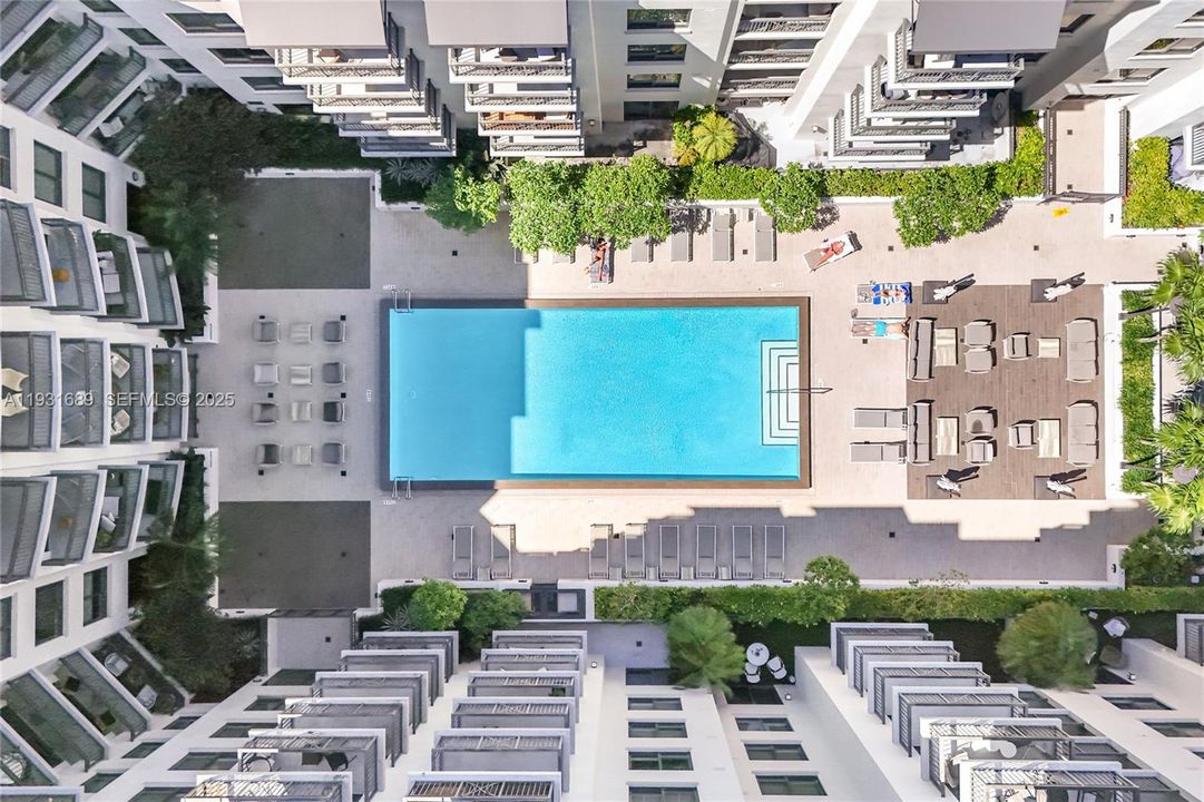 На продажу: $850,000 (2 спален, 2 ванн, 895 Квадратных фут)