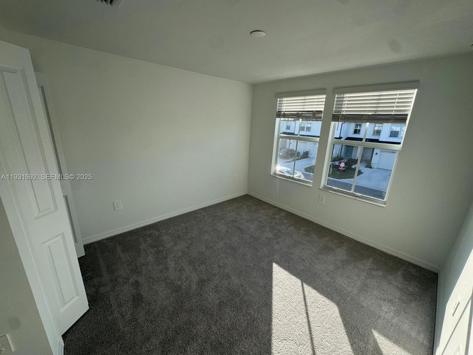 В аренду: $2,000 (2 спален, 3 ванн, 1378 Квадратных фут)