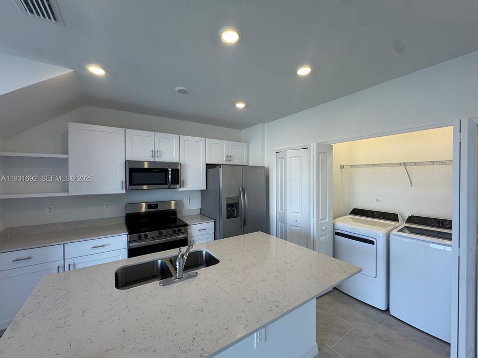 В аренду: $2,000 (2 спален, 3 ванн, 1378 Квадратных фут)