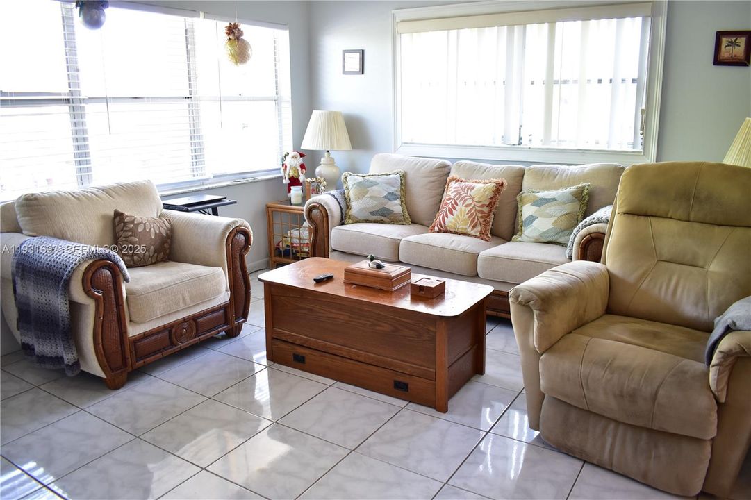 For Sale: $99,999 (1 beds, 1 baths, 590 Square Feet)