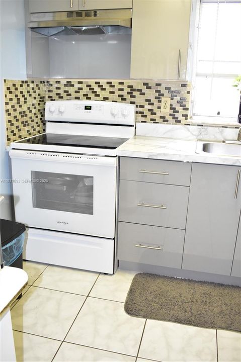 For Sale: $99,999 (1 beds, 1 baths, 590 Square Feet)