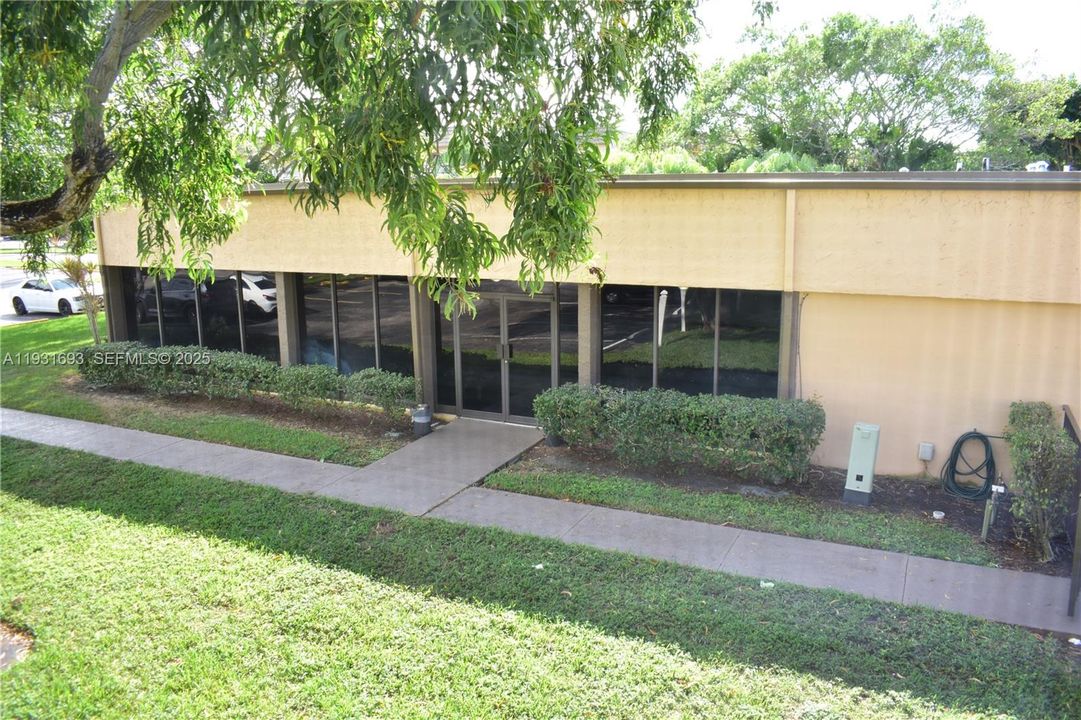 For Sale: $99,999 (1 beds, 1 baths, 590 Square Feet)