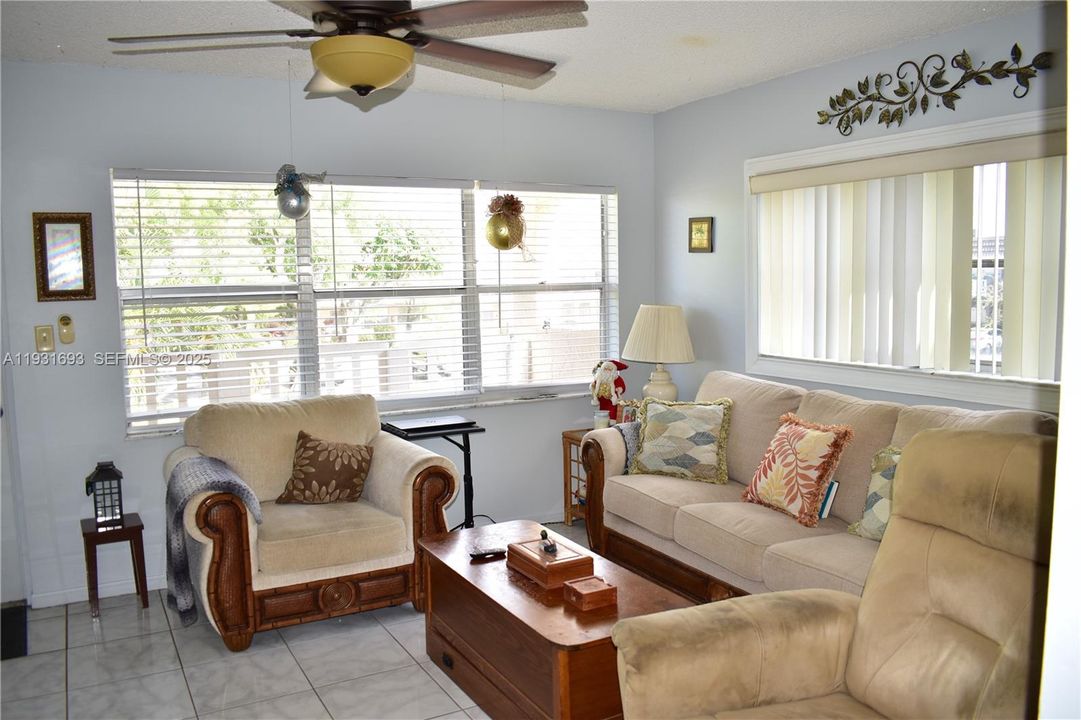 For Sale: $99,999 (1 beds, 1 baths, 590 Square Feet)