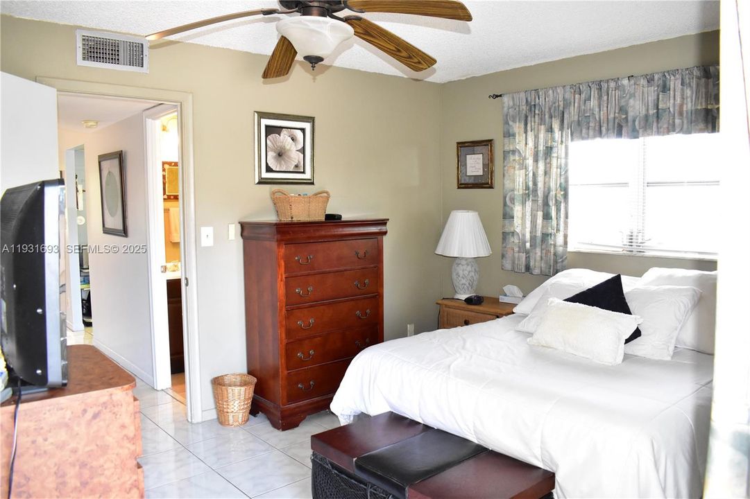 For Sale: $99,999 (1 beds, 1 baths, 590 Square Feet)