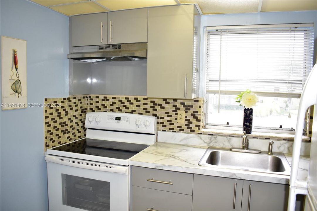 For Sale: $99,999 (1 beds, 1 baths, 590 Square Feet)