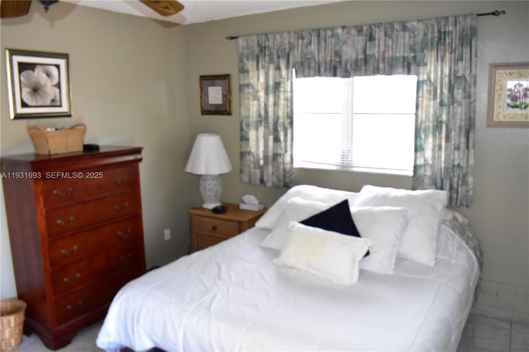 For Sale: $99,999 (1 beds, 1 baths, 590 Square Feet)