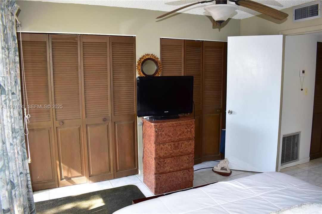 For Sale: $99,999 (1 beds, 1 baths, 590 Square Feet)