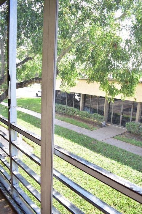 For Sale: $99,999 (1 beds, 1 baths, 590 Square Feet)