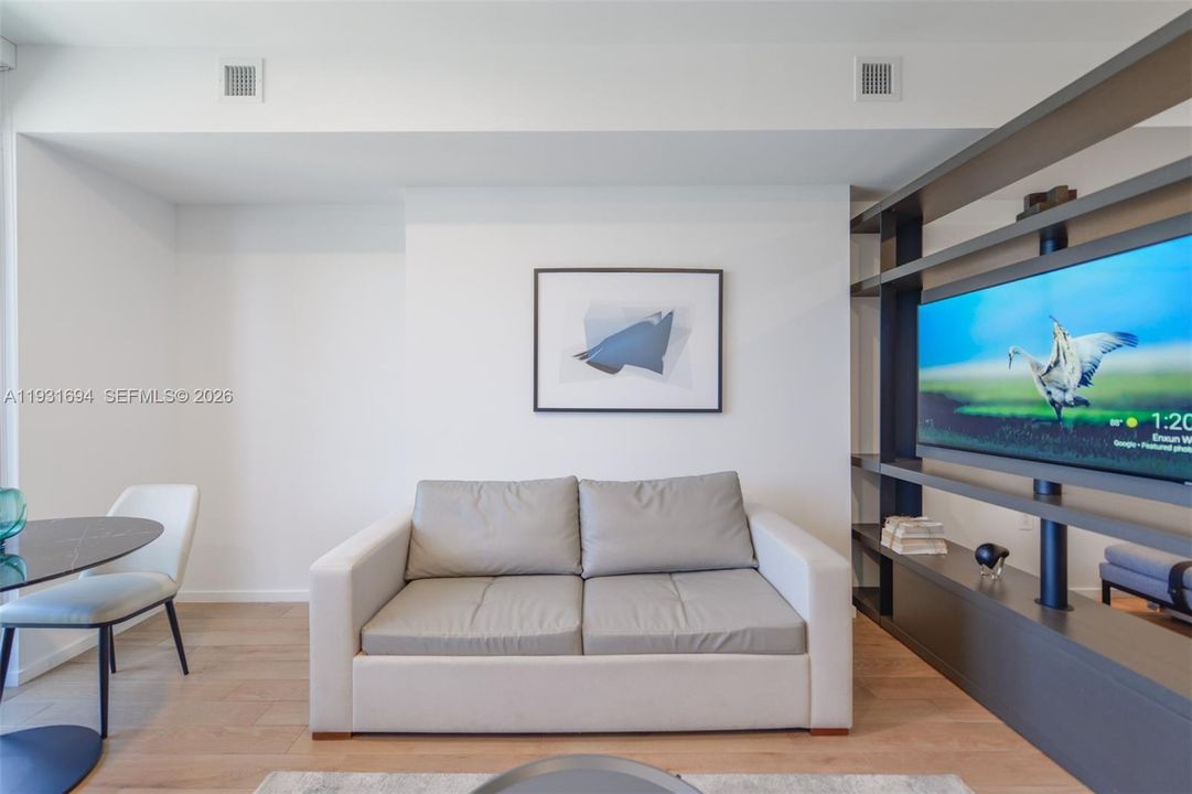 For Sale: $595,000 (1 beds, 1 baths, 442 Square Feet)