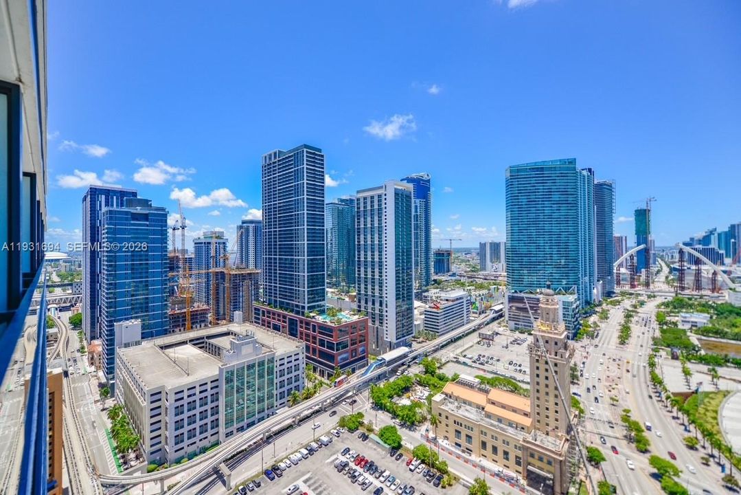 For Sale: $595,000 (1 beds, 1 baths, 442 Square Feet)