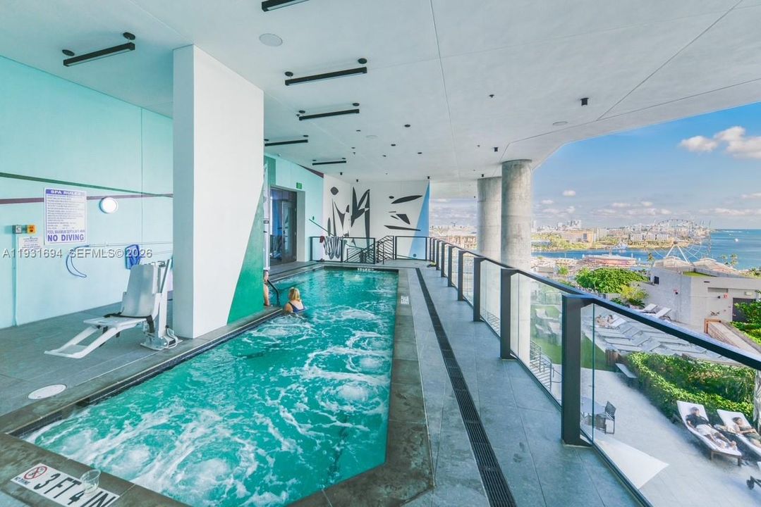 For Sale: $595,000 (1 beds, 1 baths, 442 Square Feet)