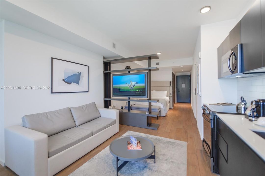 For Sale: $595,000 (1 beds, 1 baths, 442 Square Feet)
