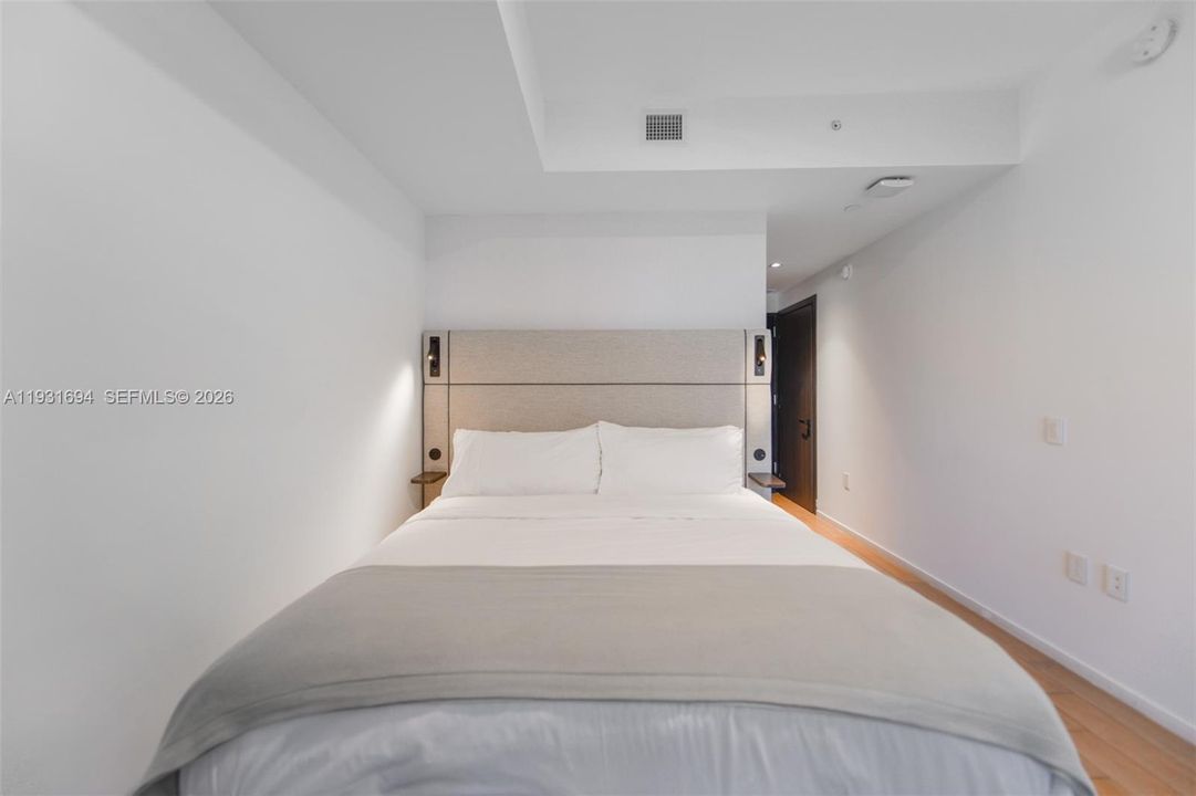 For Sale: $595,000 (1 beds, 1 baths, 442 Square Feet)