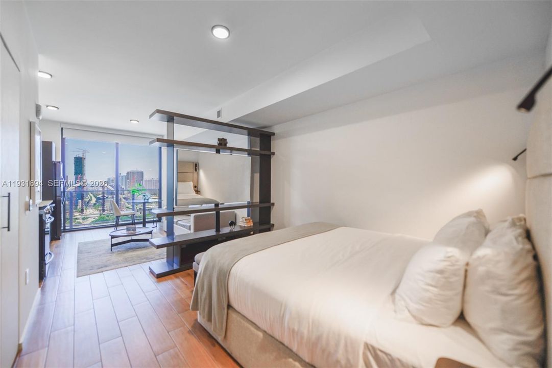 For Sale: $595,000 (1 beds, 1 baths, 442 Square Feet)