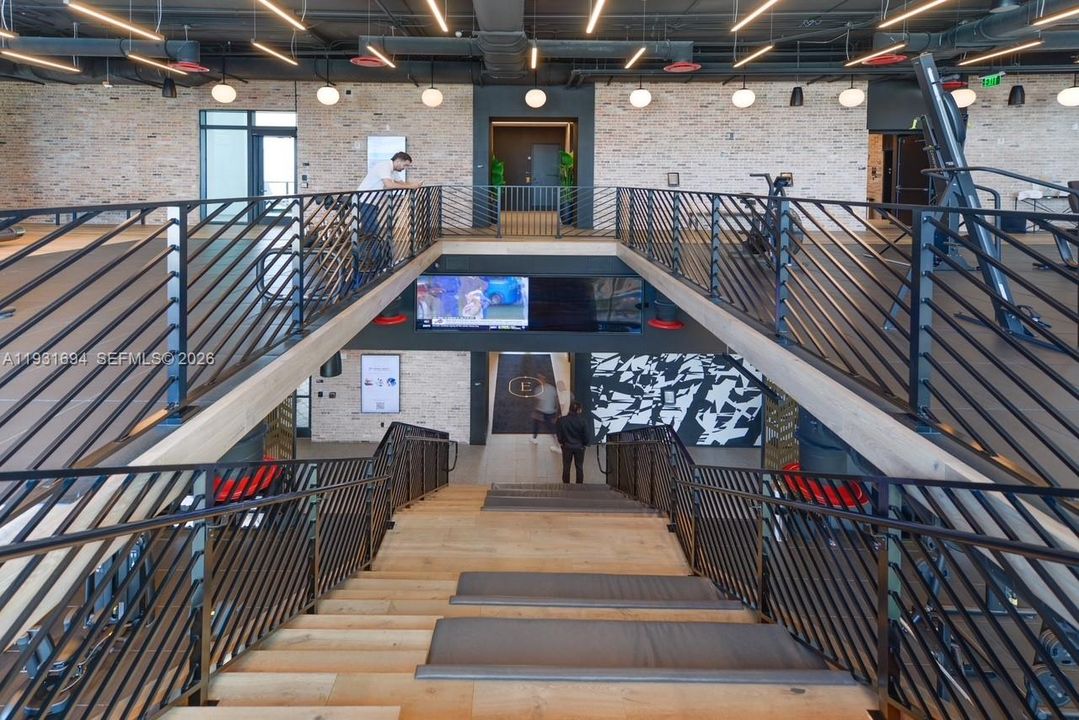 For Sale: $595,000 (1 beds, 1 baths, 442 Square Feet)