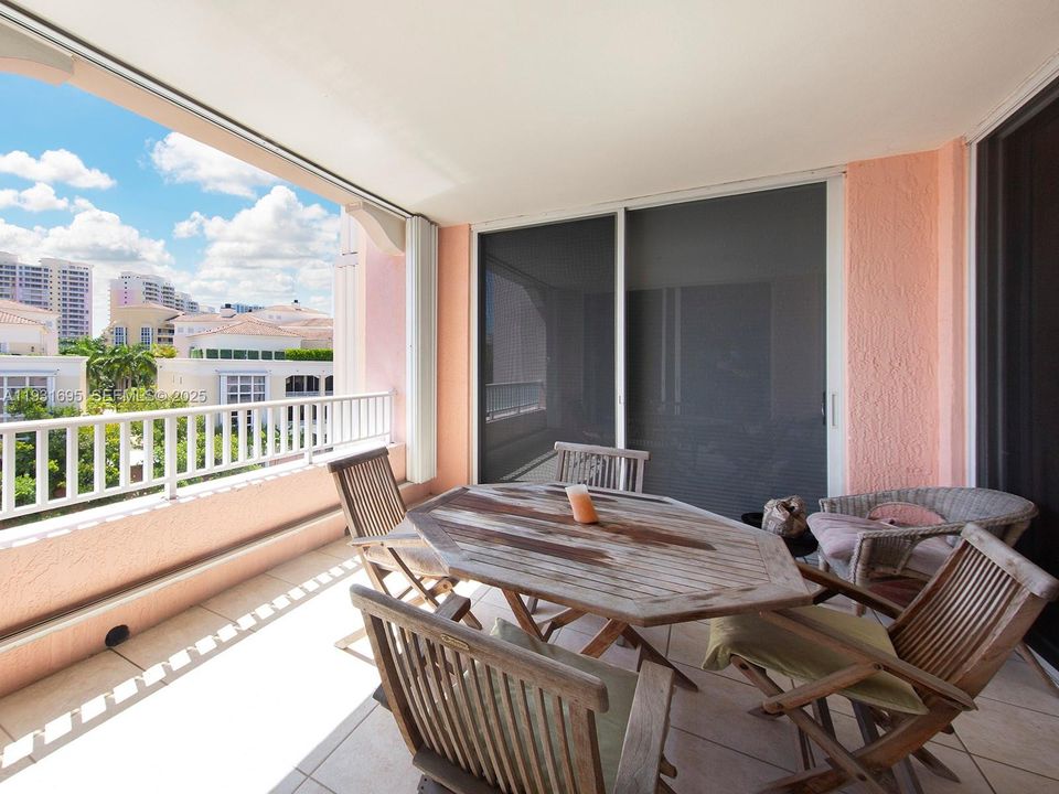 В аренду: $13,500 (3 спален, 3 ванн, 2220 Квадратных фут)