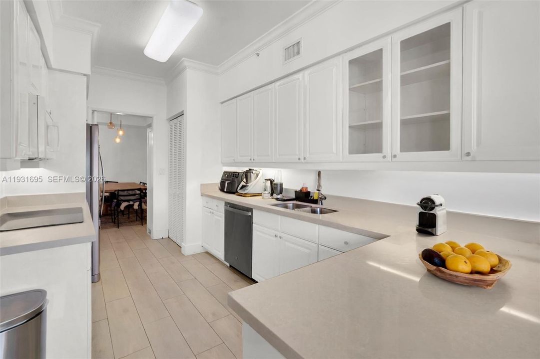 En Renta: $13,500 (3 camas, 3 baños, 2220 Pies cuadrados)