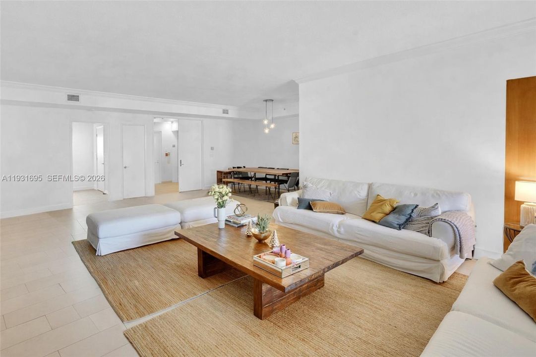 En Renta: $13,500 (3 camas, 3 baños, 2220 Pies cuadrados)