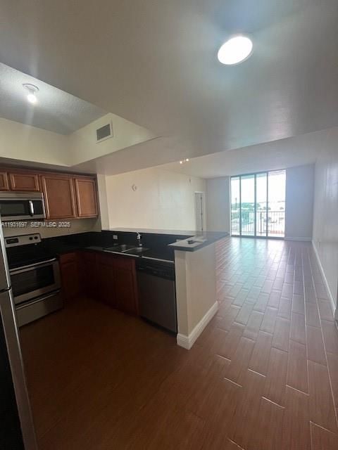 For Sale: $265,000 (2 beds, 2 baths, 1189 Square Feet)
