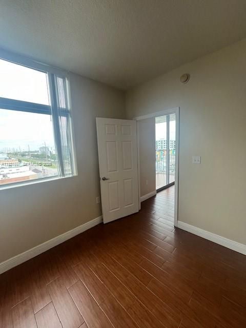 For Sale: $265,000 (2 beds, 2 baths, 1189 Square Feet)