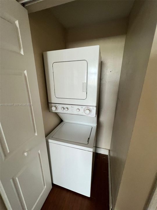 For Sale: $265,000 (2 beds, 2 baths, 1189 Square Feet)