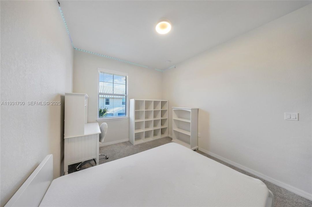 В аренду: $3,700 (3 спален, 2 ванн, 1421 Квадратных фут)