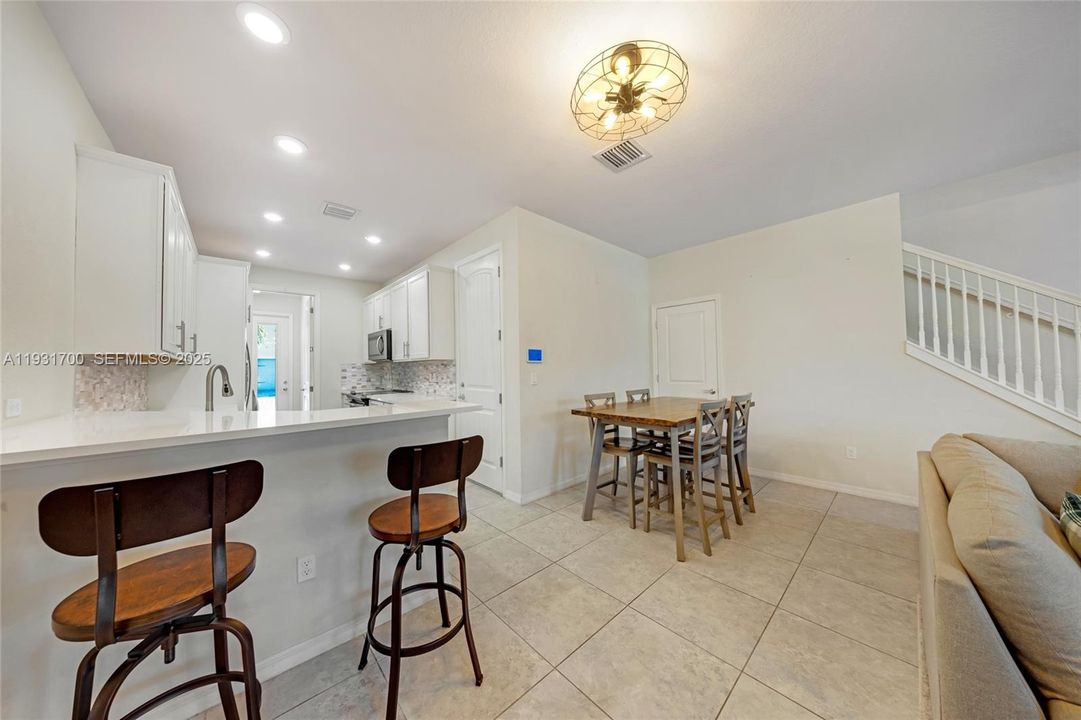 В аренду: $3,700 (3 спален, 2 ванн, 1421 Квадратных фут)