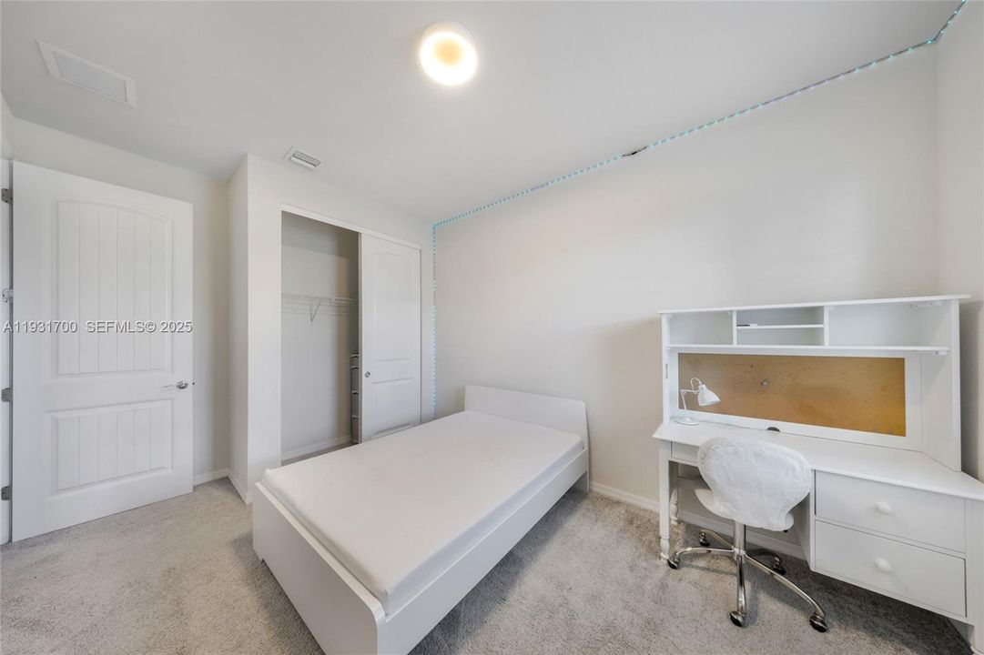 В аренду: $3,700 (3 спален, 2 ванн, 1421 Квадратных фут)