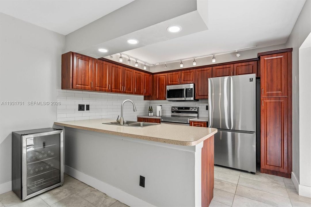 На продажу: $459,000 (3 спален, 2 ванн, 1654 Квадратных фут)