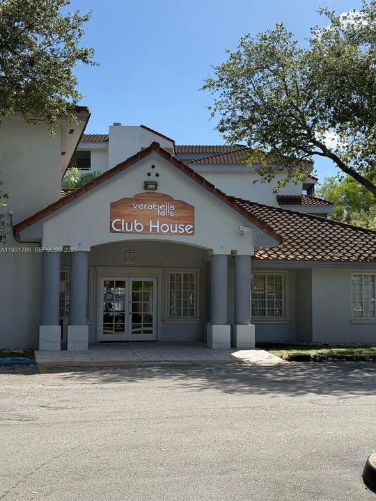 For Rent: $2,300 (2 beds, 2 baths, 1132 Square Feet)