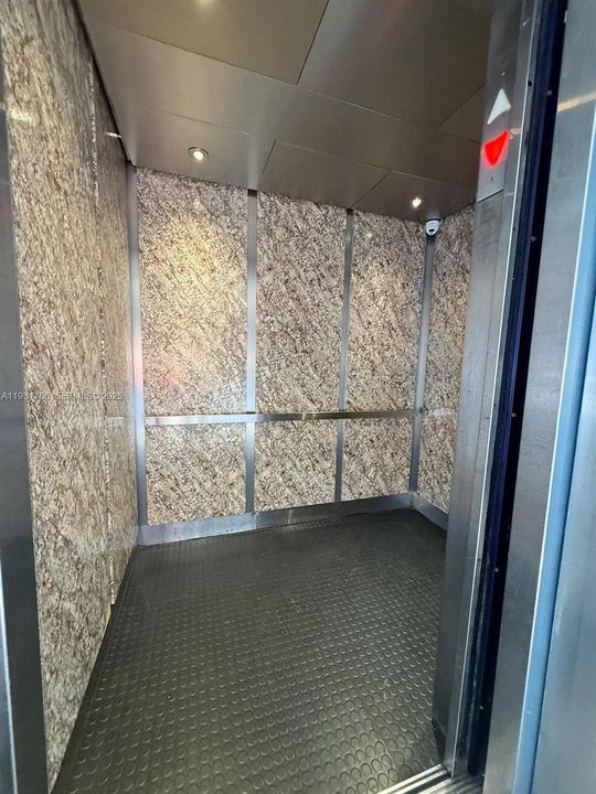 For Rent: $2,300 (2 beds, 2 baths, 1132 Square Feet)