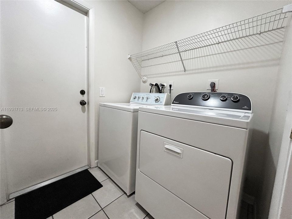 En Venta: $675,000 (3 camas, 2 baños, 1532 Pies cuadrados)