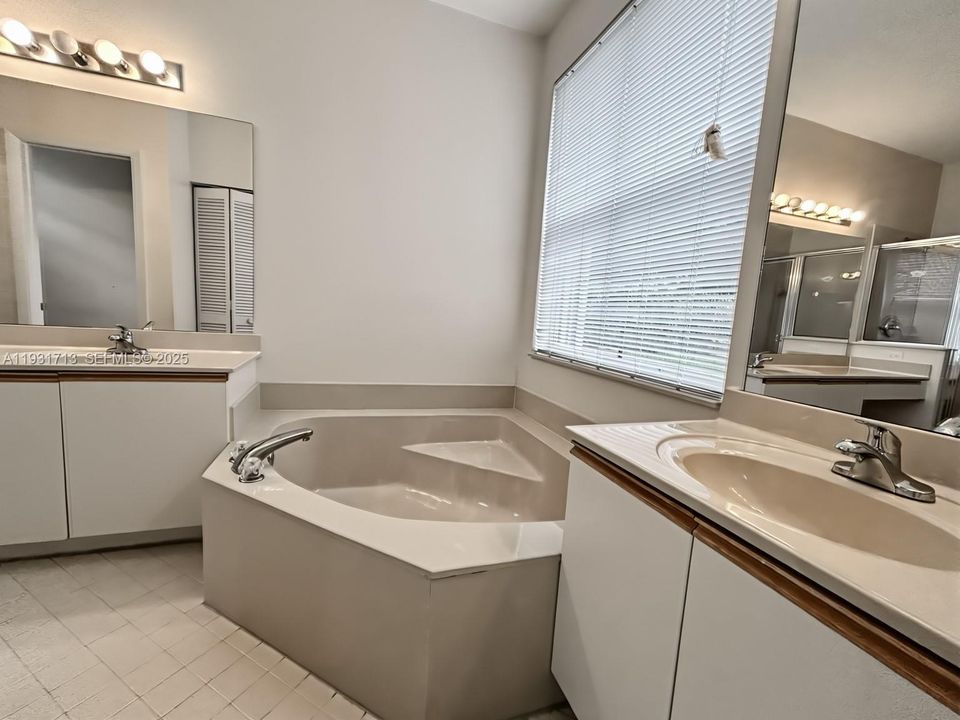 En Venta: $675,000 (3 camas, 2 baños, 1532 Pies cuadrados)