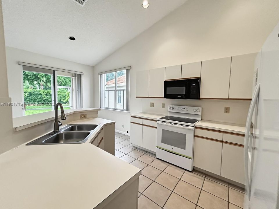 En Venta: $675,000 (3 camas, 2 baños, 1532 Pies cuadrados)