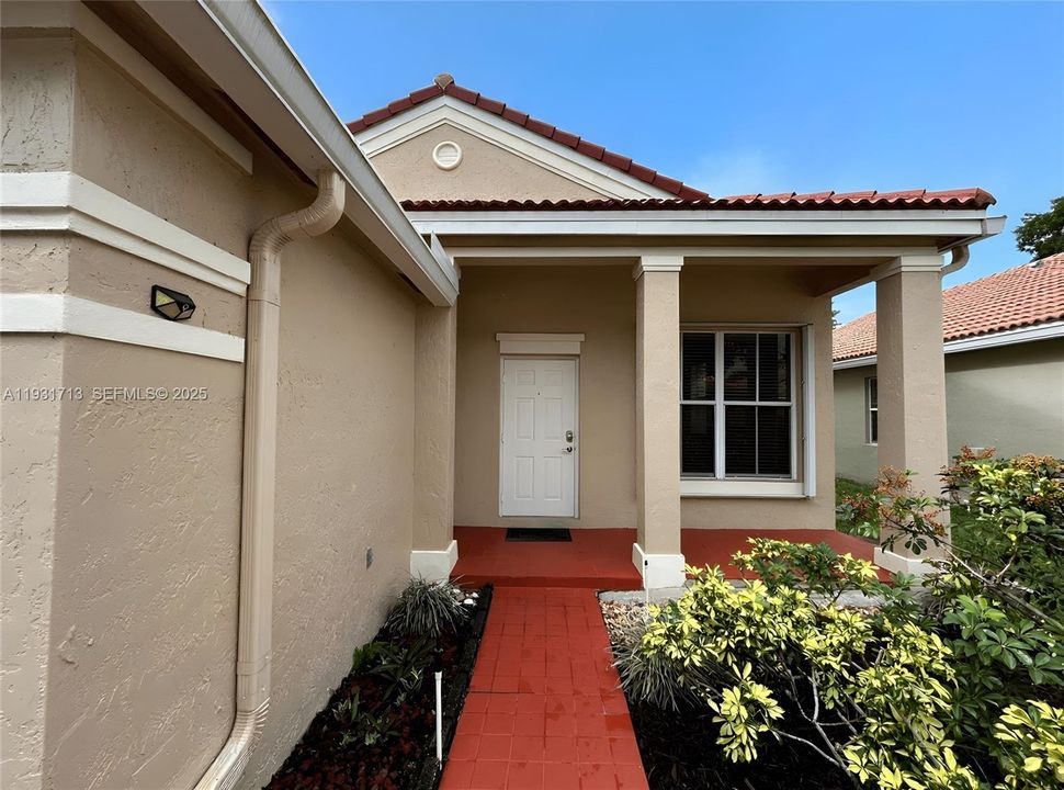 En Venta: $675,000 (3 camas, 2 baños, 1532 Pies cuadrados)