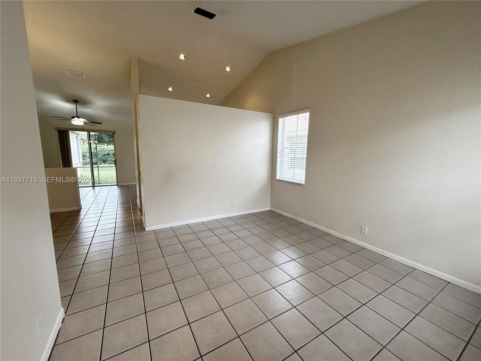 En Venta: $675,000 (3 camas, 2 baños, 1532 Pies cuadrados)