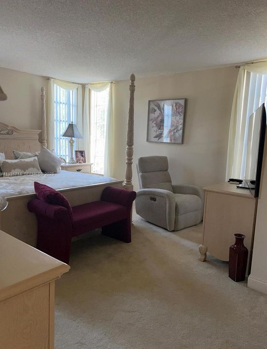 For Sale: $315,000 (3 beds, 2 baths, 1390 Square Feet)