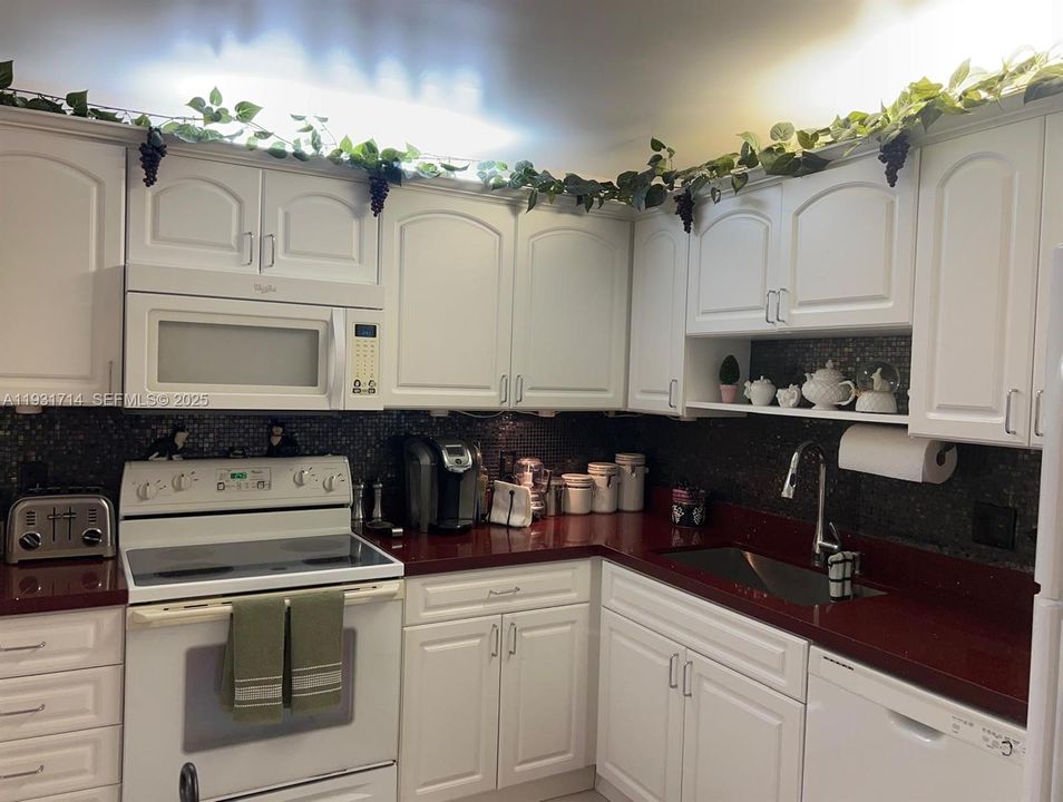 For Sale: $315,000 (3 beds, 2 baths, 1390 Square Feet)