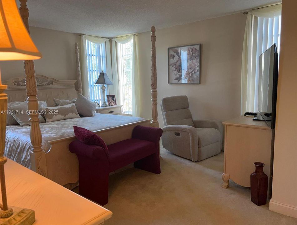 For Sale: $315,000 (3 beds, 2 baths, 1390 Square Feet)