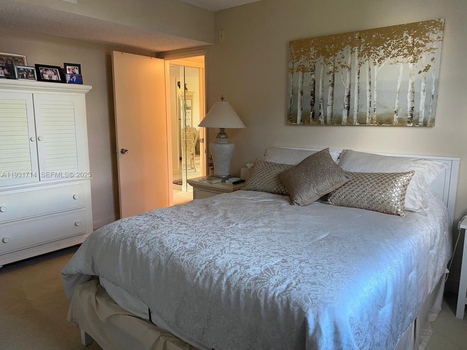 For Sale: $315,000 (3 beds, 2 baths, 1390 Square Feet)